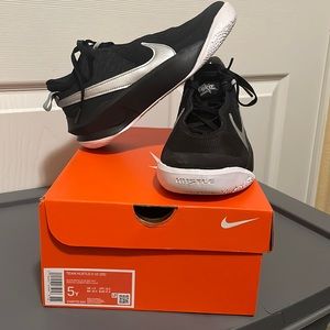 Team Hustle D 10 (GS)